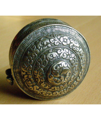 Betel box to keep lime